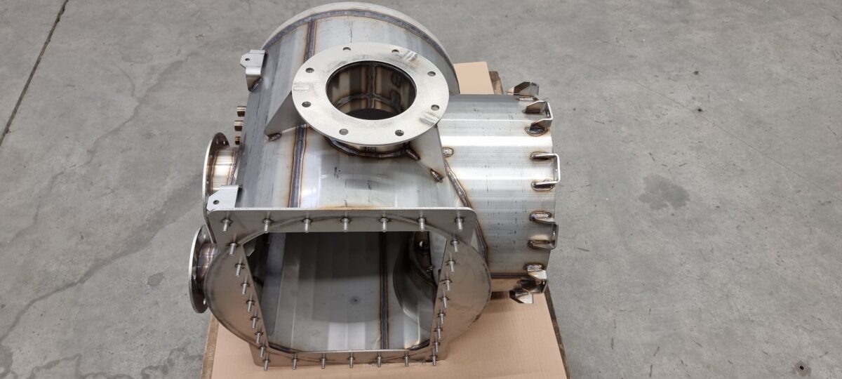 Edelstahlschweißbaugruppe aus Blech, Rohrformteilen und Flanschen für Anwendungen in der Wärmetechnik